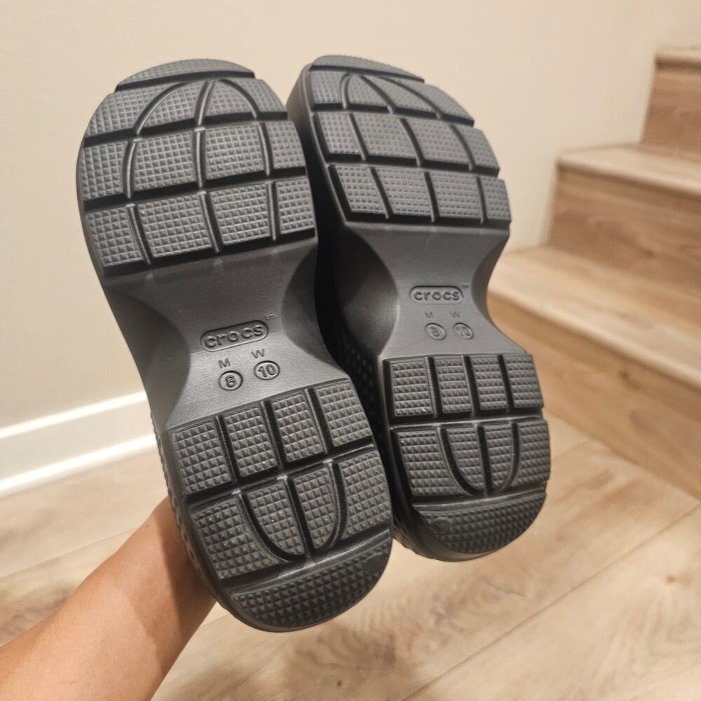 NWT Crocs Stomp Black High Shine Mule Chunky Platform Size W10 / M8 - Picture 3 of 3